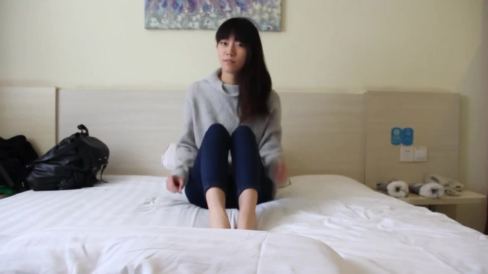 Chinese girl feet tickle(Feet porn)