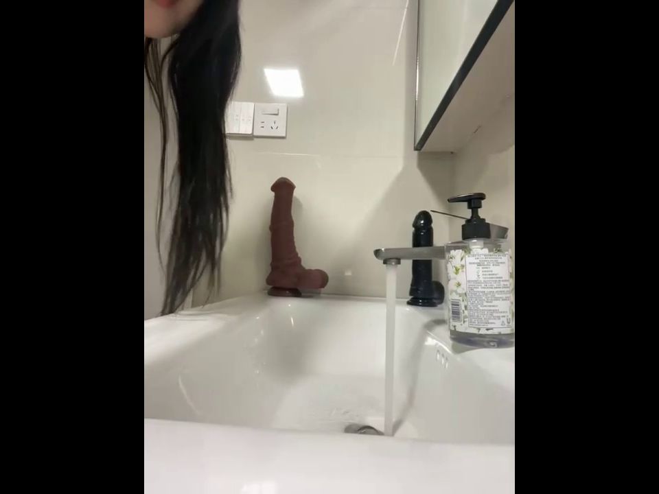 Xyebobs follando a un Dildo con Condones Onlyfans (Pornstar)