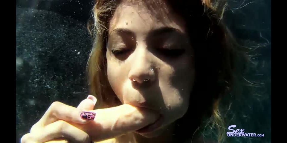 SexUnderwater e0480 Veronica Rodriguez Dildo Play (mp4)