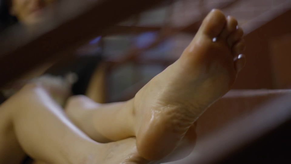 Toes – Liza’s Late Night Goth Feet Flexing in Your Face, hair fetish porn on feet 