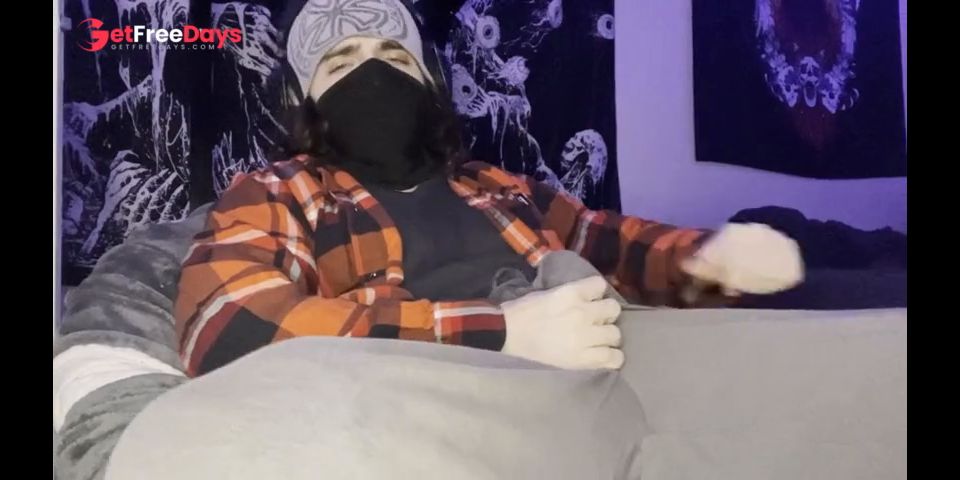 HOT GUY CUMS ALL OVER HIS BOXERS
