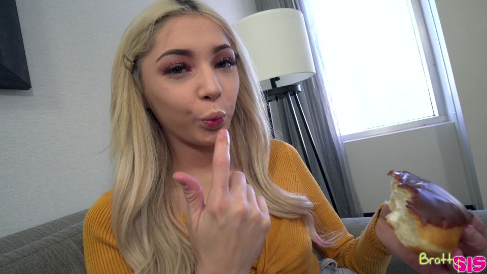 online video 42 busty blonde webcam blonde porn | I Like To Put Things In My Mouth | petite