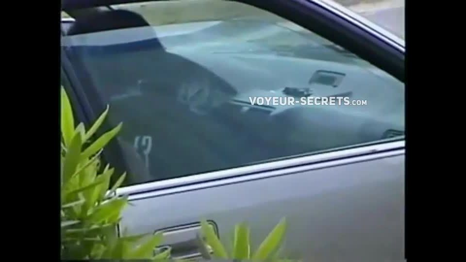 Punk girl caught giving blowjob in a car Voyeur!