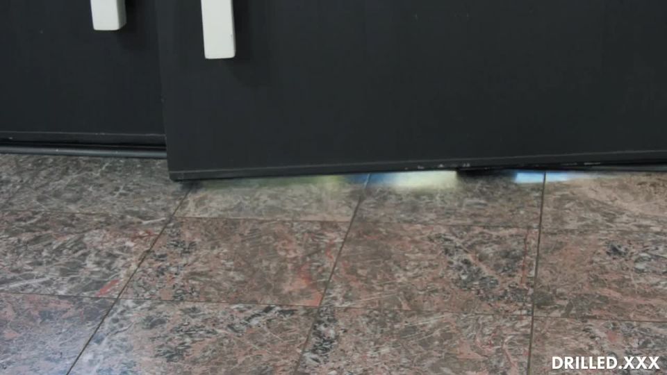 Sophia Grace - Sophia lista para ser perforada.