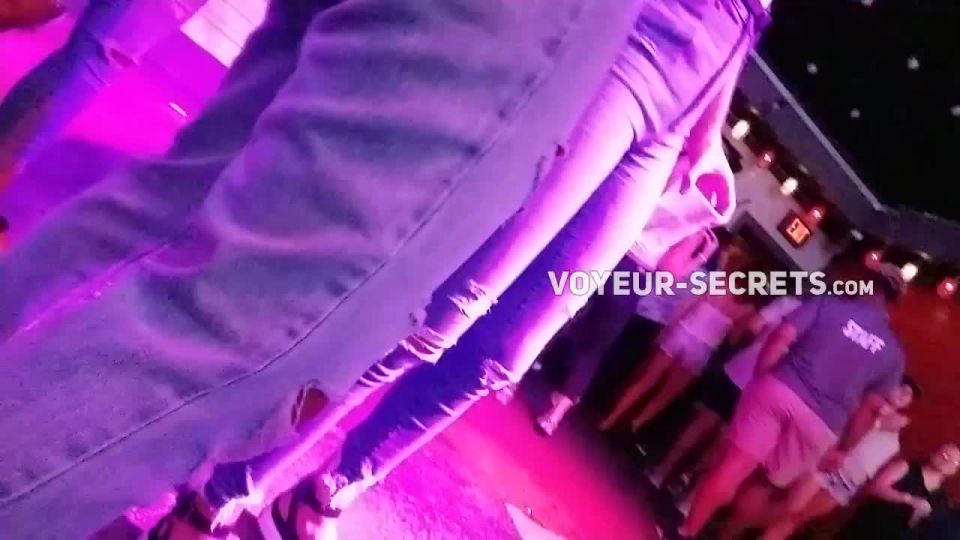 Voyeur checks out hot girls in the nightclub