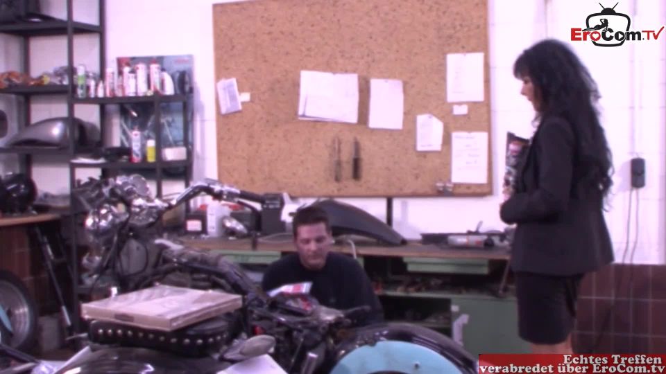 7147 Hot Black Haired MILF Gets Fucked in a Car Workshop duri...