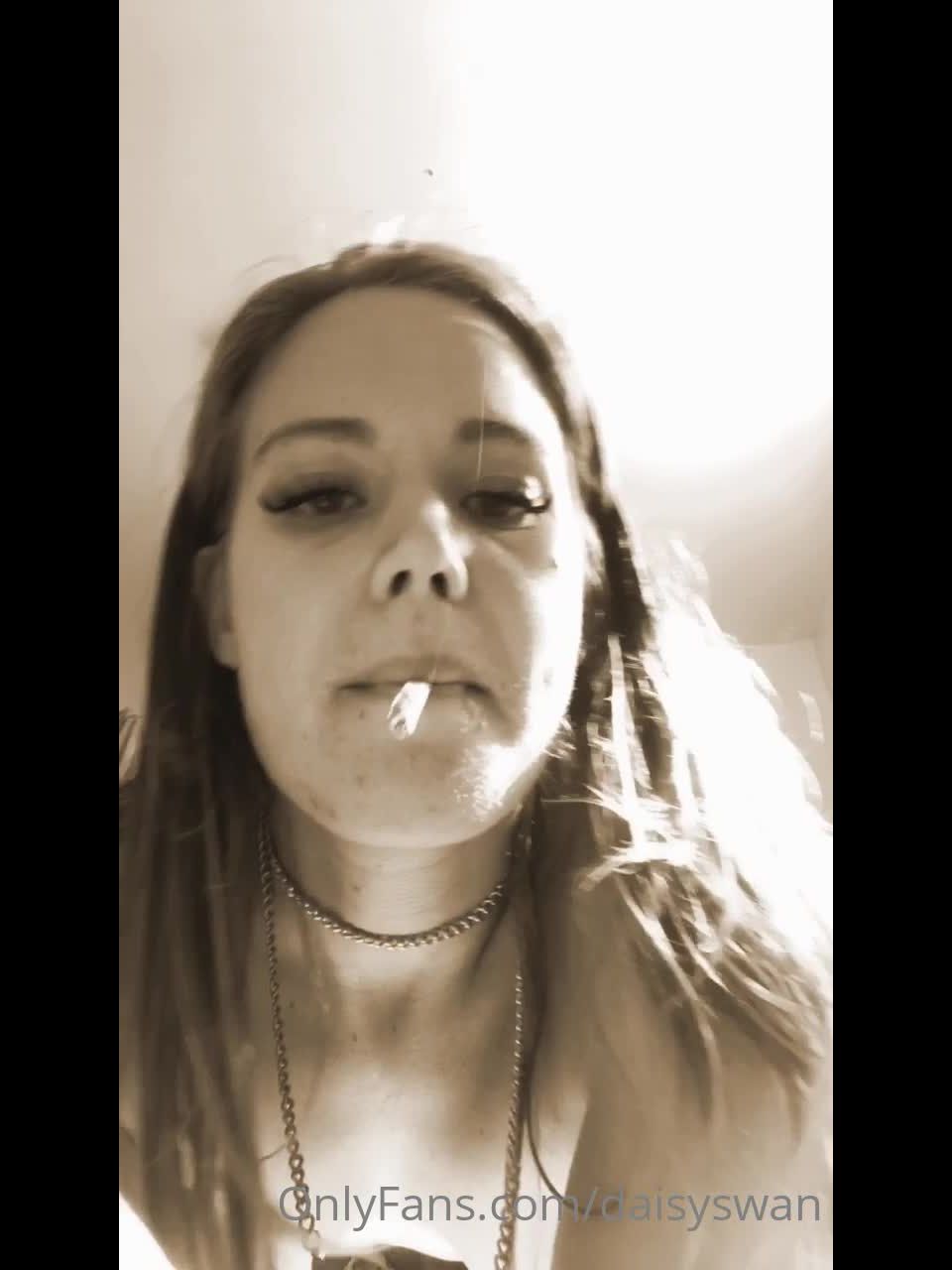 Daisy Swan () Daisyswan - a fan asked me to do a video where i smoke a joint and masturbate which happens to be my 14-10-2020