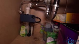 Plumber Fixes Squirt Slut Mae RainzS Leaky Pipes With His Huge Cock 1080p