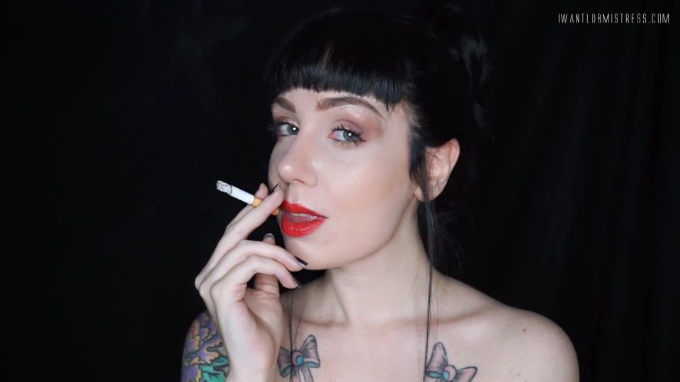 Goddess Isabel - Brunette Goddess Smoking