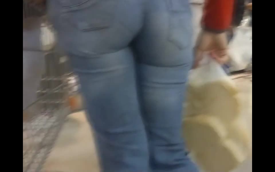 Milf's soft ass squeezed in jeans
