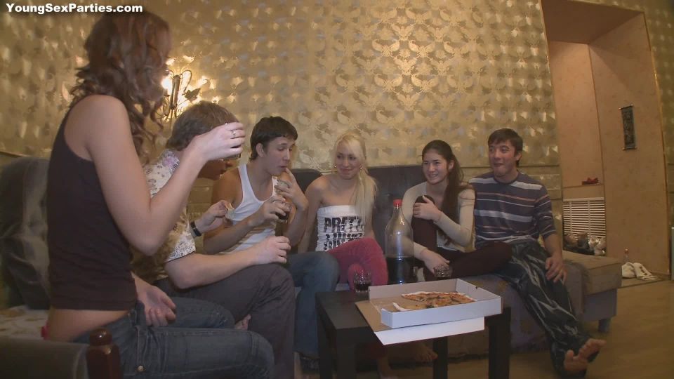 Amateur - Students Group Sex After Pizza Amateurporn