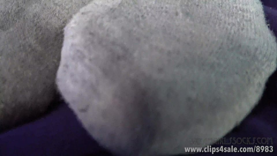 video adulto gratis 49 mujer sirvienta Dreamgirls en calcetines - Carmelas Leyendo tranquila, pies humillaciones en fetiche porno