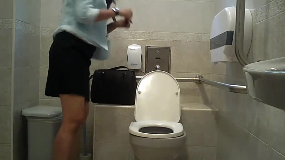 Online Tube Voyeur in Public Toilet - voyeur