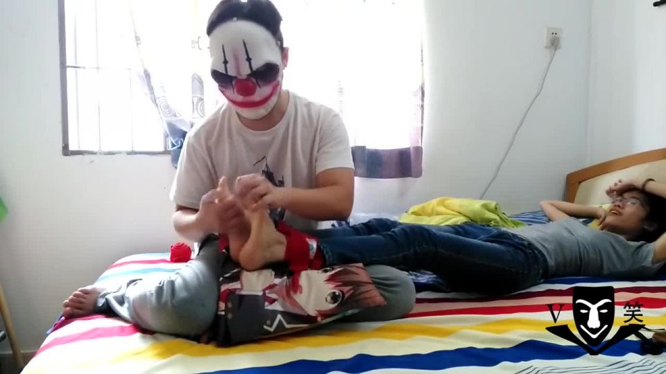 Chinese girl tickled(Feet porn)