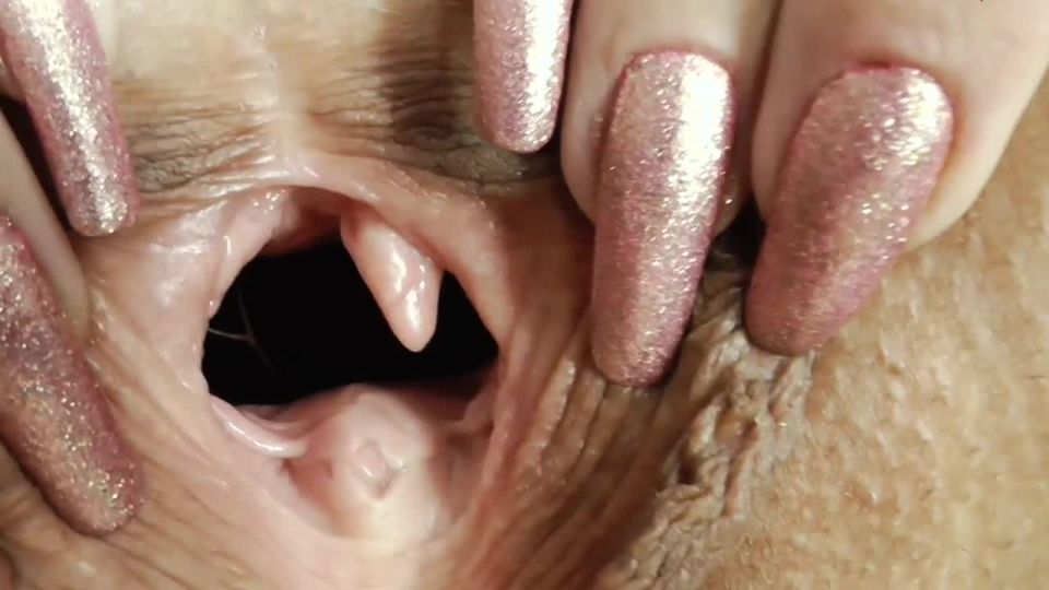 Horny milf gets vaginal fisting and massive facial - Fisting