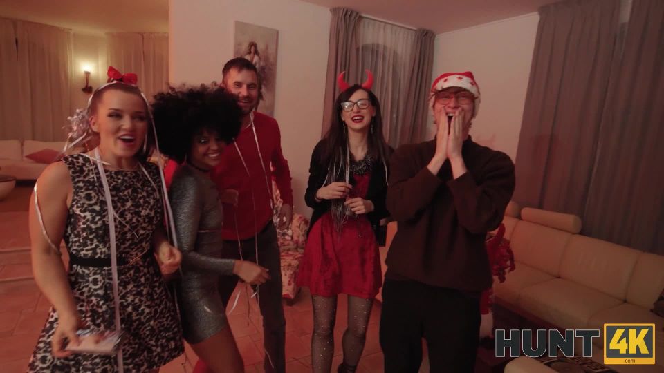 Selva Lapiedra - Good Christmas For Bad Santa Video Sex D...