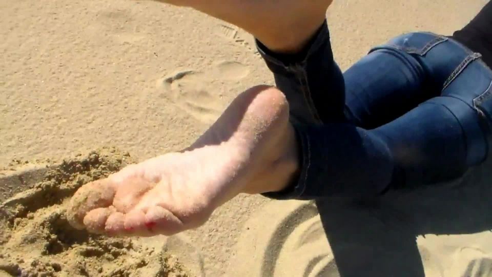 Julia Jordan FOOT PLAY in the SAND - European