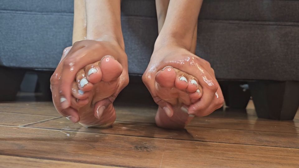 [K2S.CLUB] Bolazo de Bianca - Dominabianca - Pies Oleosos ASMR - FullHD 1080P