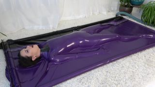 Online Encased in Latex – Roxy – VacBed - latex