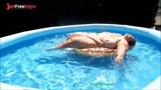 [GetFreeDays.com] Viola Tittenfee - SSBBW chilling naked in the pool Sex Film March 2023
