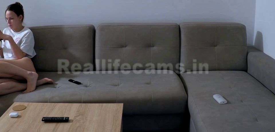 Reallifecam - Effie And Rodrigo Fuck On Couch 14.02.2025 616P - Amateur