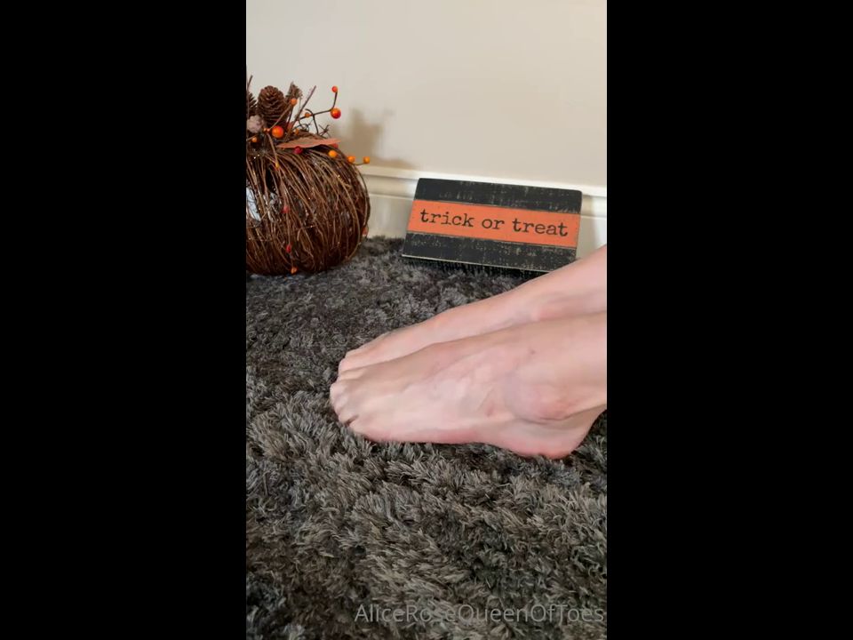 Alice Rose hardcore Alice Rose aka alicerosequeenoftoes - 10-25-2022 OnlyFans Video - Do you mind if my toes wiggle their way into your lap video