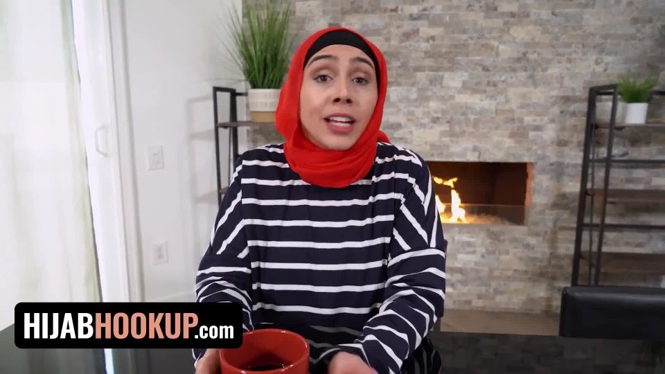 7146 Hijab Hookup - Middle-Eastern Stepmom Suspected her Husb...