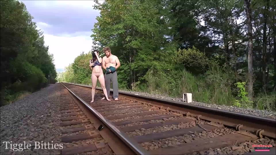 Tiggle Bitties – Fucking On The Tracks – Manyvids – Fullhd 1080P BigTits!