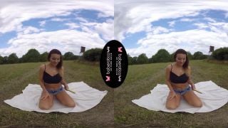 Solo Girl, Vanessa Decker Is Pleasing Herself, In VR