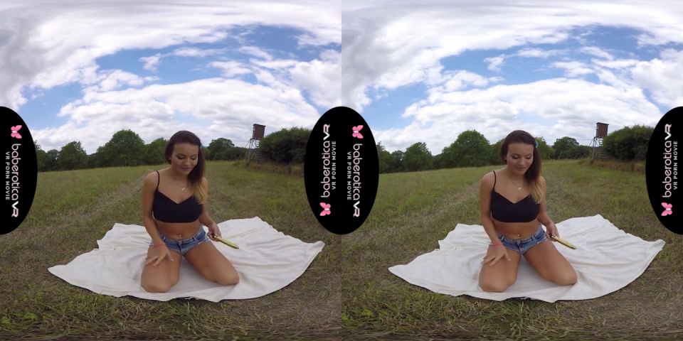 Solo Girl, Vanessa Decker Is Pleasing Herself, In VR