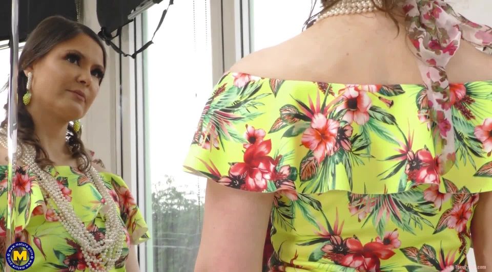 video 38 femdom pony slave Mature.nl presenta Aurora (EU) (38), madura en el porno maduro