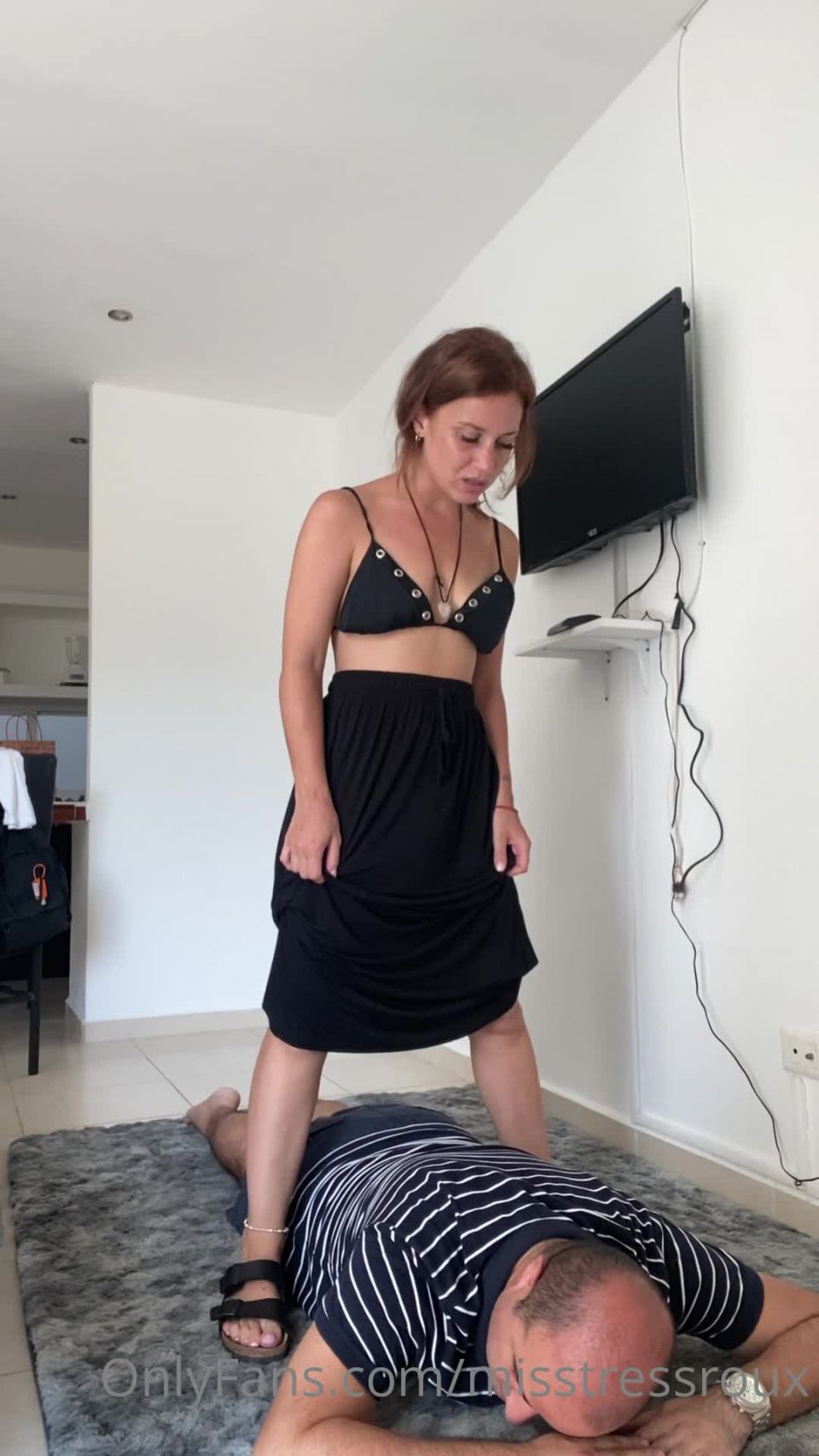 Onlyfans - GingerAlesFeet - misstressroux - misstressrouxTrampling my Mexican slave - 02-05-2020