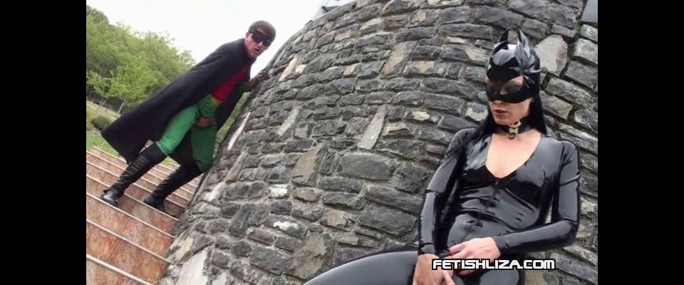 El gato captura a Rubbin.