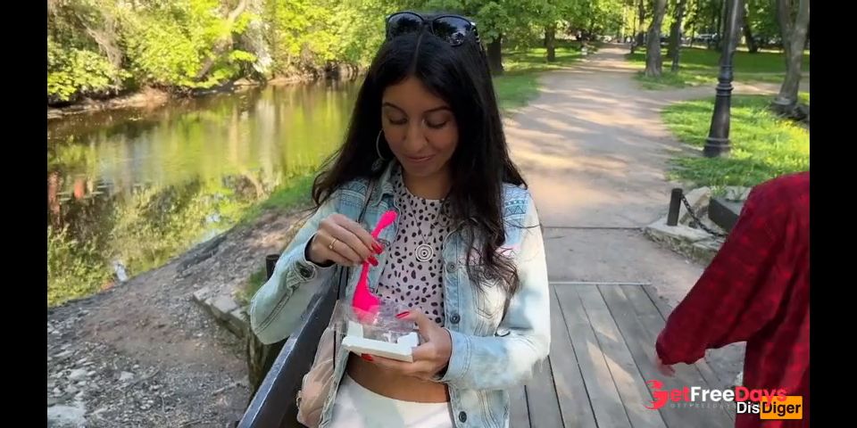 [GetFreeDays.com] Girlfriend gets orgasms in a public park and I control it with a toy from Flirtwithsb Porn Clip December 2022