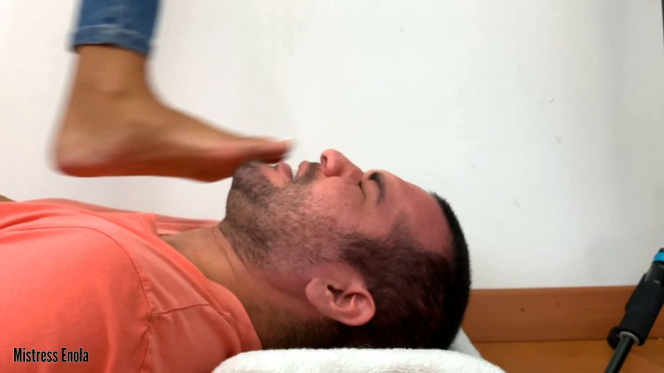 Señora Enola - Aplanamiento de nariz y cara - Cara de esclavo duro atropello - Pie Fetiche