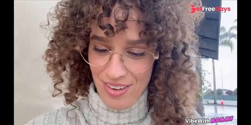 I Fuck a Fan from the Coffee Shop and Take the Condom off