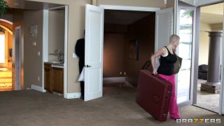 Video Robbin' And Rubbin' Ella Milano 720p HD