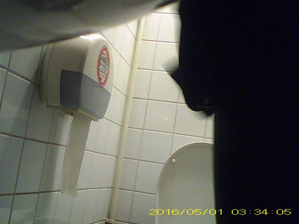 Voyeur – Student Restroom 170 - (Webcam)