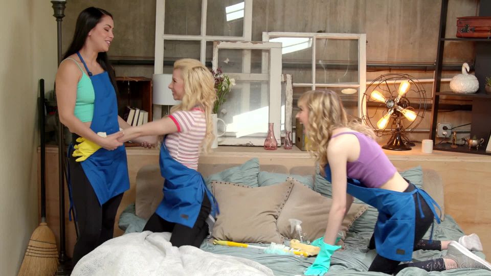 Mucama para los demás limpieza desagradable (porno de Amateur) Kenzie Reeves, Alina Lopez, Mackenzie Moss