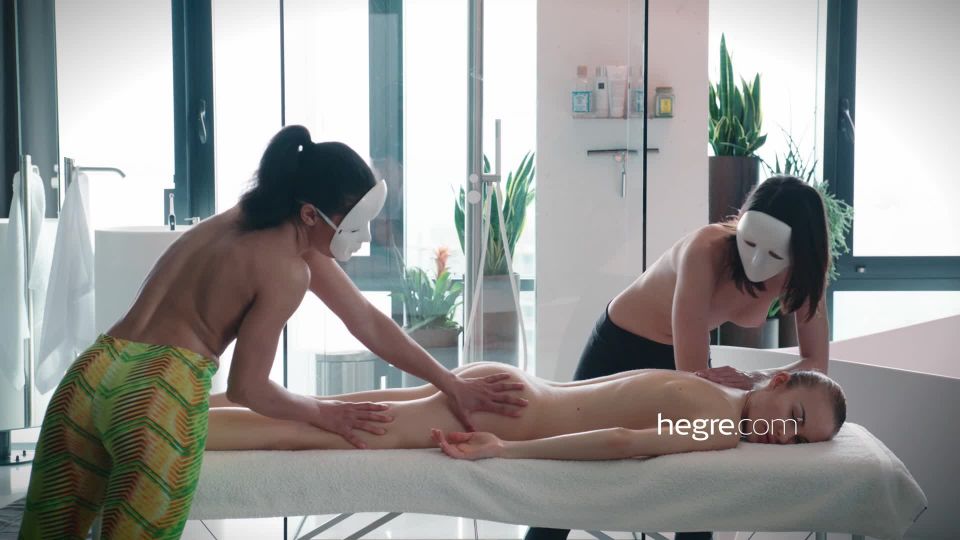 Porn online Hegre presents Jolie – Four Hands Masked Yoni Massage – 03.09.2019