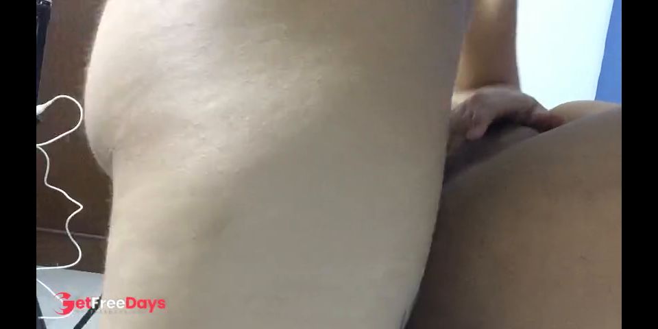 I penetrate my girlfriend deep inside and fill her pussy.