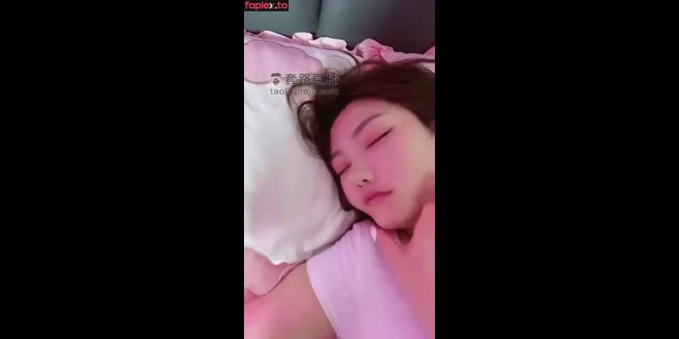 [GetFreeDays.com] Miss Yinuo teasing a drunk girlfriend Sex Leak October 2022
