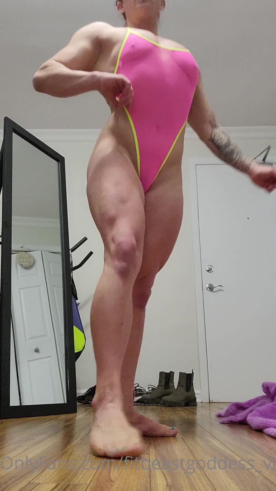 Fitbeastgoddess vip () Fitbeastgoddessvip - gym are closed for new year so im working home to get that muscle pump 01-01-2022