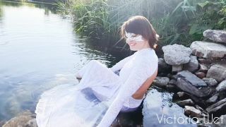 Victoria Wet - masturbation in the lake - fingering out - Outdoors