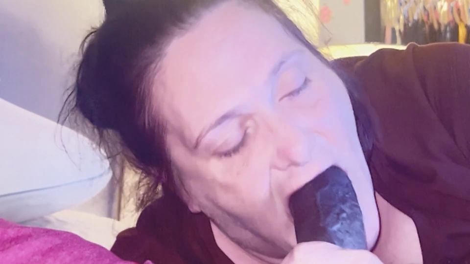 Hot Thick Midget Suck And Slurping On A Bbc.