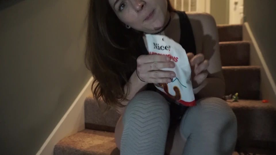 Calliecravesyou – Stuffing Gummy Worms Into My Pussy