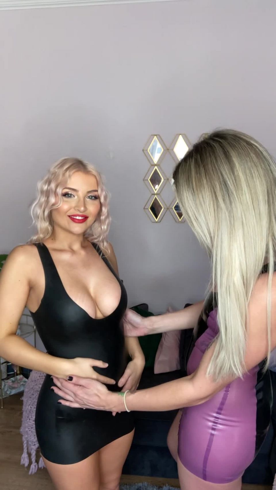 M@nyV1ds - CutieDaisyMay093 - Latex worship and shining with Jessica