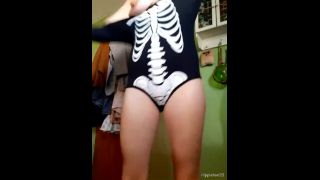 Kyra - hippiefeet23 () Hippiefeet - arroyo comenzó en pm tengo que salir de la cama fuckkkkkk me tiene cuentaa 06-02-2021