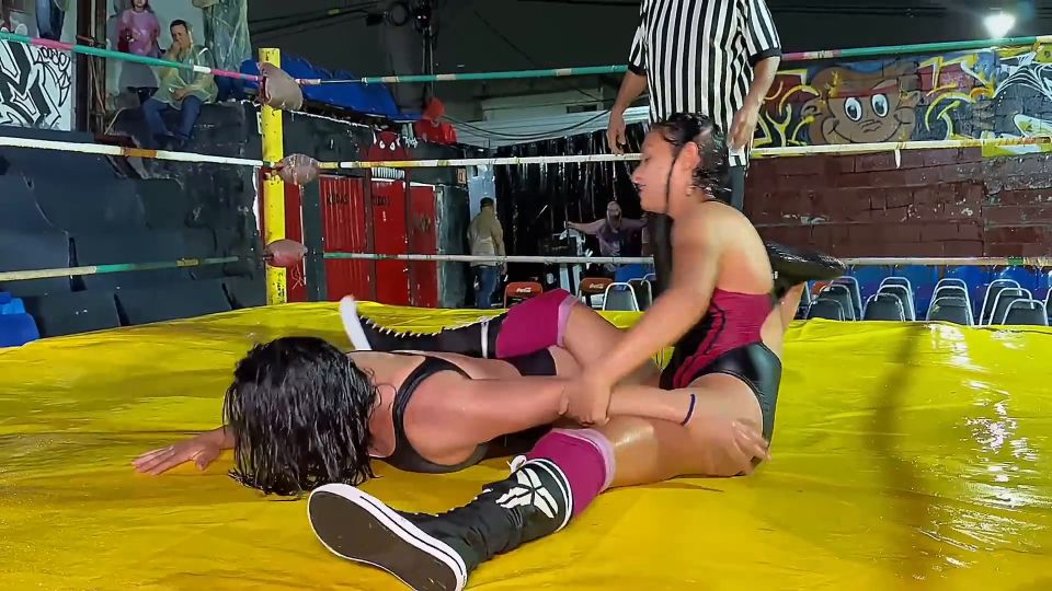 2025-09-14 Jade & Shak vs Helen & Atenea – Live Tag Team Lucha bajo la lluvia