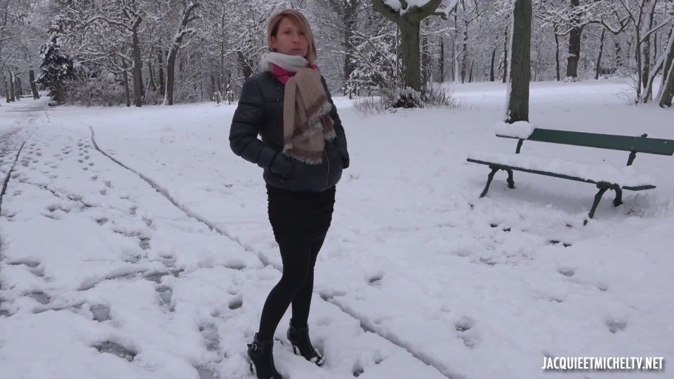 Laura in Laura, 41ans, deux lascars dans la neige 1080p